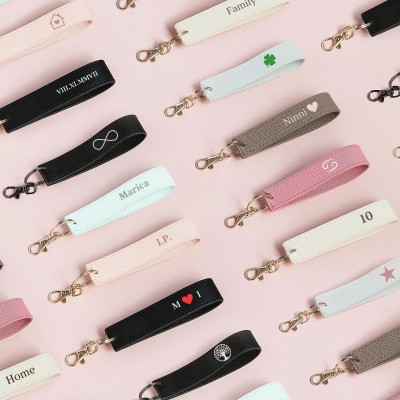 KEYRING WITH WRIST STRAP IN FAUX LEATHER